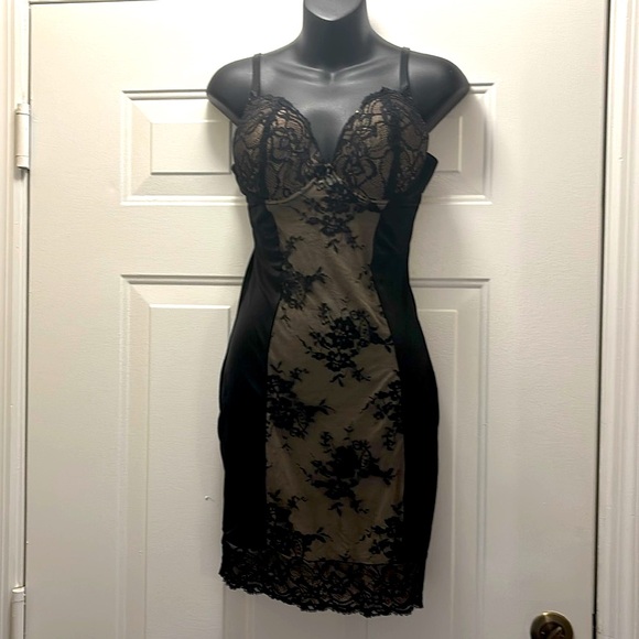 Marilyn Monroe Dresses & Skirts - Marilyn Monroe Vintage Women’s Heavenly Shapewear Black Lace Dress